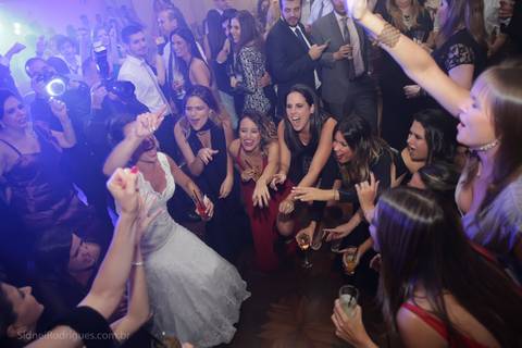 festa de casamento animada'