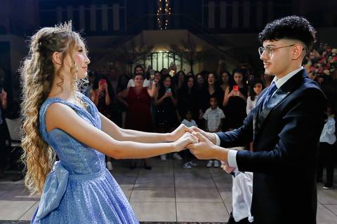 Linda e emocionante valsa da debutante 
'