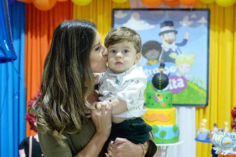 cobertura fotografica de aniversario infantil, foto com a mamae, foto beijinho da mamae. fotógrafa infantil de eventos no tatuapé. fotografia de aniversario'