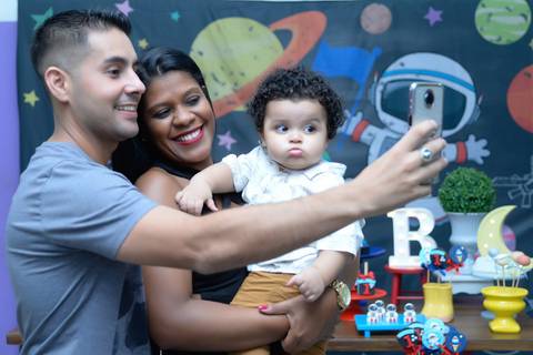 Fotografa aniversario infantil, tatuape, cobertura fotografica, foto espontanea, foto da foto, foto tirando selfie'