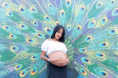 Fotos ensaio gestante no Beco do Batman, paredes grafitadas dão charme ao ensaio gestante, fotografa ensaio tatuape. Fotos gestante criativa'