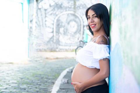 Fotos ensaio gestante Beco do Batman, fotografa ensaio gestante no tatuape. Fotos gestante criativa'