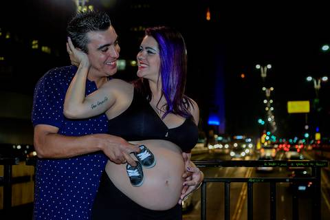 fotos ensaio gestante noturno na avenida paulista. Fotografa ensaio gestante externo no tatuape. Fotos noturnas. Foto gestante a noite'