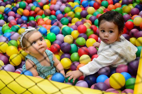 Fotografa aniversario tatuape, fotografa de festa, cobertura festa infantil, festa de aniversario, foto aniversario, fotografia de aniversario infantil. convidados na piscina de bolinha'