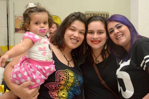 foto de amigas reunidas no cha de bebe, fotógrafa de cha de bebe no tatuapé'