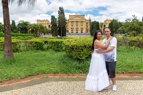 fotos ensaio casal, pre casamento no museu do ipiranga, ensaio casal ao ar livre. Fotografa ensaio casal tatuape'