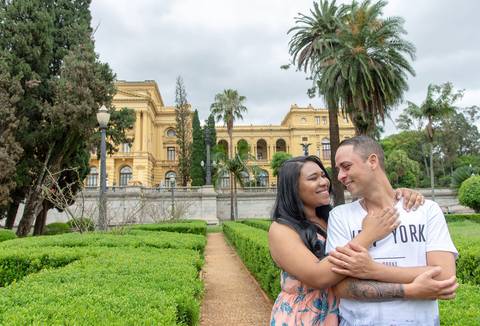 foto classica no museu do ipiranga, ensaio pre casamento. Fotografa de ensaio casal externo tatuape'