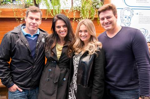 Fotos anviersario adulto em restaurante colombiano em pinheiros, fotos de familia. Fotografa aniversario Tatuape. Fotografa de familia'