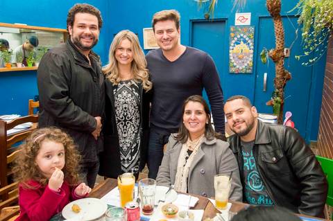 Fotos aniversario adulto em restaurante em pinheiros, familia reunida. Fotografa aniversario Tatuape'