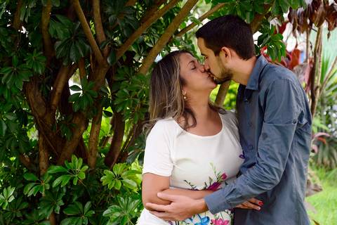 ensaio fotografico casal romantico, ensaio casal parque, na vila ema. Fotógrafa de família no tatuapé'