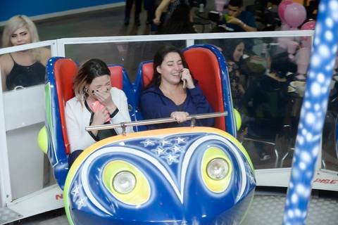 Fotografa de evento, aniversario, cha de bebe, cha revelacao, Tatuape, Mooca. Cha de fraldas rosa, foto convidados se divertindo'