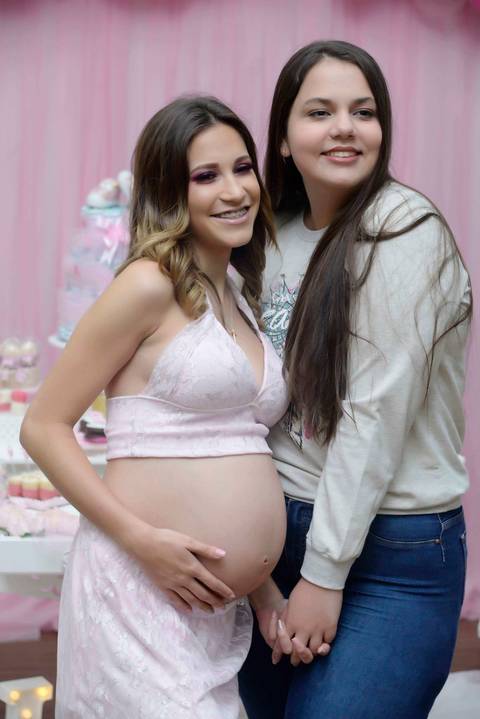 Fotografa de evento, aniversario, cha de bebe, cha revelacao, Tatuape, Mooca. Cha de fraldas rosa, foto amigas no cha de bebe'