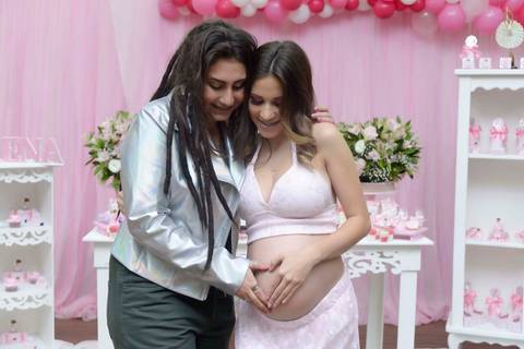 Fotografa de evento, aniversario, cha de bebe, cha revelacao, Tatuape, Mooca. Cha de fraldas rosa, foto do coraçao na barriga da mamae'