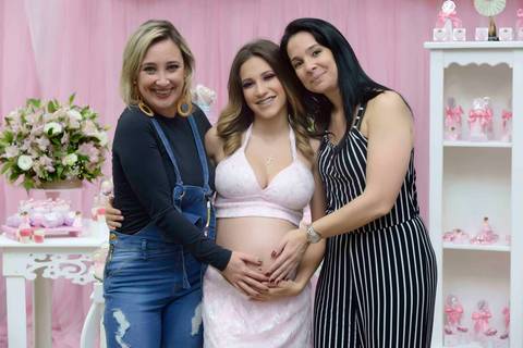 Fotografa de evento, aniversario, cha de bebe, Tatuape, Mooca. Cha de fraldas rosa, foto gestante com vovos, cha revelacao'