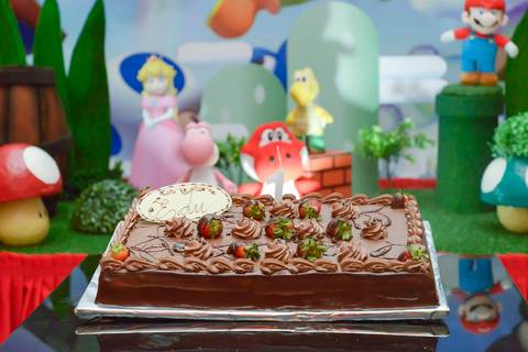 bolo de aniversario chocolate com morangos, 1 ano, cobertura fotografica de evento infantil, fotografa aniversario no tatuape '