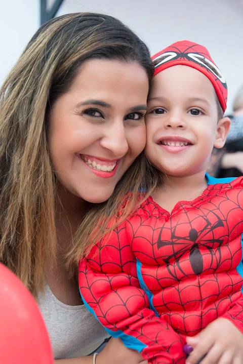fotografa infantil e aniversario no tatuape, foto aniversariante de homem aranha, cobertura fotografica festa'