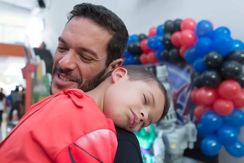 fotografa de aniversario no tatuape, foto espontanea em aniversario infantil, foto aniversariante dormindo, cobertura fotografica aniversario'