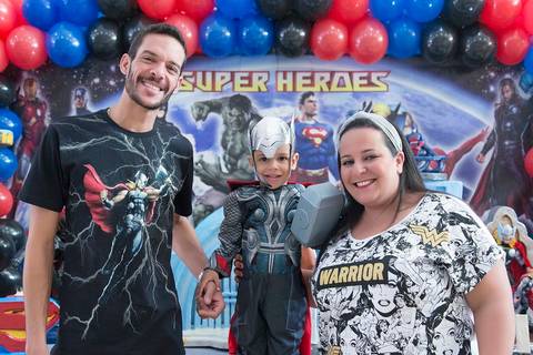 fotografa infantil e aniversario no tatuape, festa super heroes, aniversariante fantasiado de thor, cobertura fotografica festa'
