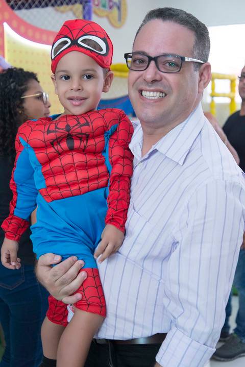 fotografa infantil e aniversario no tatuape, foto fantasia de homem aranha para criança, cobertura fotografica festa'