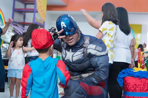 fotografa de aniversario, tatuape, foto capitao america e homem aranha, cobertura fotografica aniversario'