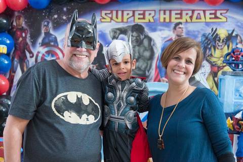 fotografa infantil e aniversario no tatuape, decoracao super heroes,  foto com os vovos, cobertura fotografica festa'