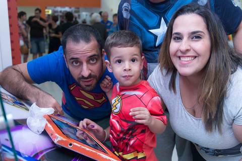 Aniversário infantil, foto com os padrinhos, fotógrafa de aniversario no Tatuapé, cobertura fotografica aniversario'