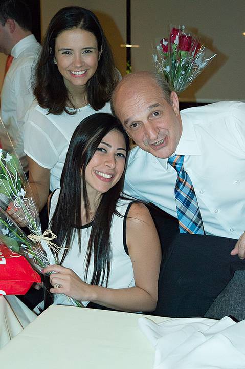 Fotos evento corporativo Consórcios Bradesco. Recebendo flores. Fotografa evento Tatuapé. Fotógrafa freelancer. '