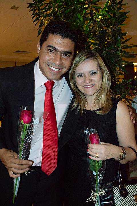 Fotos evento corporativo Bradesco Consórcios Tatuape, entregando flores. fotografa de evento corporativo. Fotografa freelancer'