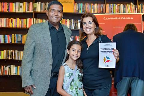 Laçamento de livro, fotografa de evento corporativo em Sao Paulo, foto de familia, fotografa tataupe'