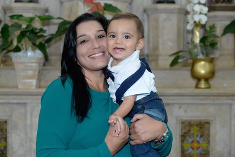 Fotografa batizado, cha de bebe, aniversario no tatuape. Foto batismo, igreja são rafael na mooca. Foto com a madrinha no altar. cobertura fotografica'