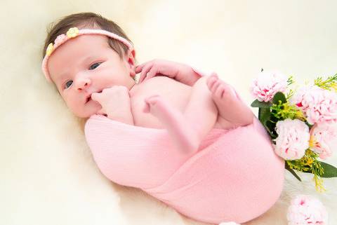 Fotografa newborn, tatuape, ensaio recem nascido em casa, foto bebe enrolado, ensaio bebe recem nascido, newborn menina, newborn menino'