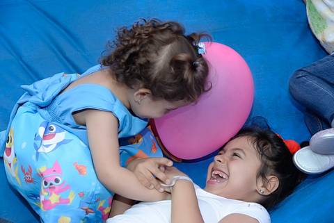 cobertura fotografica, foto festa infantil, decoraçao baby shark, foto aniversario menina 2 anos, festa em salão de festas, fotografa aniversario tatuape, fotografa de criança, fotografa de eventos, foto espontanea de criança'