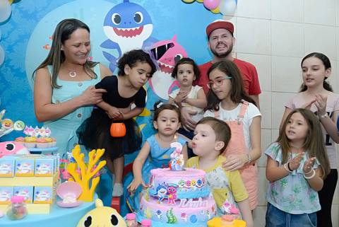 cobertura fotografica, foto festa infantil, decoraçao baby shark, foto aniversario menina 2 anos, festa em salão de festas, fotografa aniversario tatuape, fotografa de criança, fotografa de eventos, foto assoprando a velhinha'