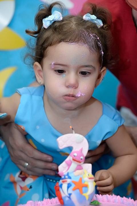 cobertura fotografica, foto festa infantil, decoraçao baby shark, foto aniversario menina 2 anos, festa em salão de festas, fotografa aniversario tatuape, fotografa de criança, fotografa de eventos, foto Assoprando a velhinha'