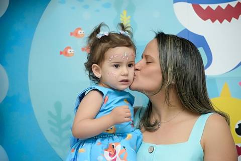 cobertura fotografica, foto festa infantil, decoraçao baby shark, foto aniversario menina 2 anos, festa em salão de festas, fotografa aniversario tatuape, fotografa de criança, fotografa de eventos, foto com a mamae'