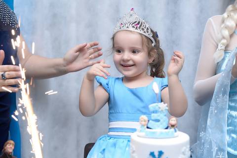 Cantando os parabens, festa de 3 anos da frozen, cobertura fotografica infantil.  aniversario em salão de festas, fotografa aniversario no tatuape'