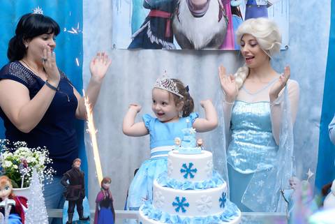 na hora dos parabens com a frozen, cobertura fotografica infantil.  aniversario em salão de festas, fotografa aniversario no tatuape'