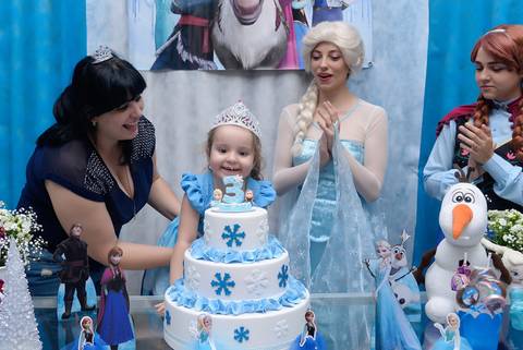 Criança cantando parabens, cobertura fotografica infantil.  aniversario em salão de festas, fotografa aniversario no tatuape'