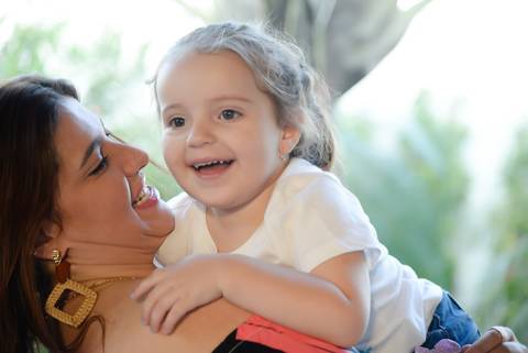 foto espontanea com a madrinha, cobertura fotografica infantil. Festa em salão de festas, fotografa aniversario no tatuape'