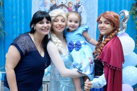 Personagens vivo frozen e elsa no aniversario, cobertura fotografica infantil. Festa em salão de festas, fotografa aniversario no tatuape'