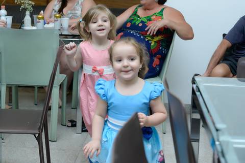 crianças correndo na festa, cobertura fotografica infantil.  aniversario em salão de festas, fotografa aniversario no tatuape'