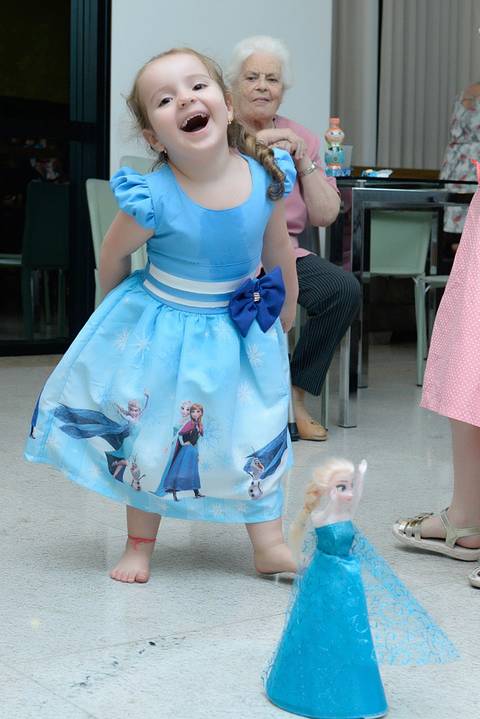 Criança correndo em festa, cobertura fotografica infantil.  aniversario em salão de festas, fotografa aniversario no tatuape'