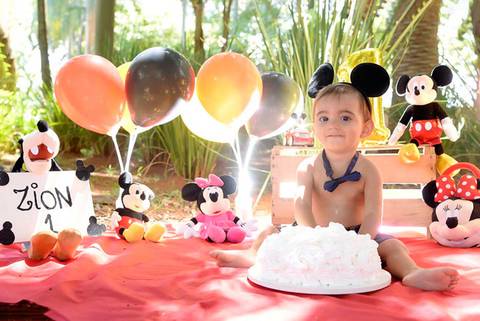 ensaio um ano com bolo, Smash the cake tema mickey externo, decoraçao com as cores do tema, fotografa smash e infantil no tatuape'