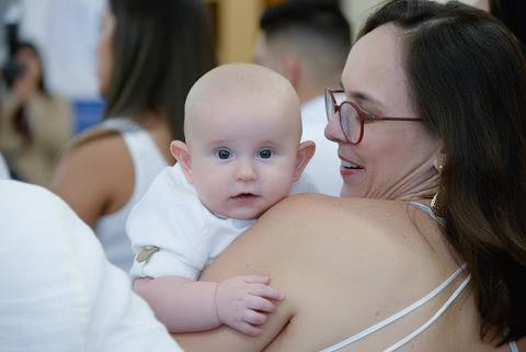 Fotografa batizado, cha de bebe, aniversario no tatuape. Foto batismo, igreja são rafael na mooca. foto espontanea bebe com a mamae'