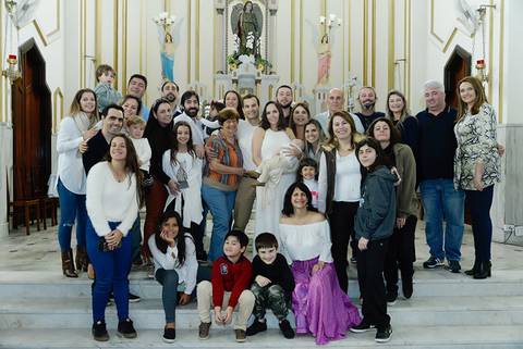 Fotografa batizado, cha de bebe, aniversario no tatuape. Foto batismo, igreja são rafael na mooca. foto familia altar da igreja no batizado'