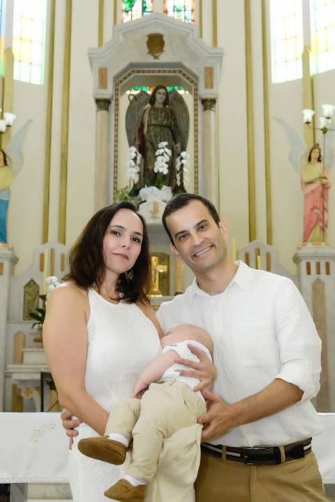 Fotografa batizado, cha de bebe, aniversario no tatuape. Foto batismo, igreja são rafael na mooca. foto dos pais no batizado'