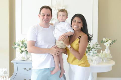 Fotografa batizado, cha de bebe, aniversario, tatuape. batizado catolico, recepcao de batizado, mesa decoracao batizado, foto com os titios na mesa de decoracao, decoracao sofisticada batizado'
