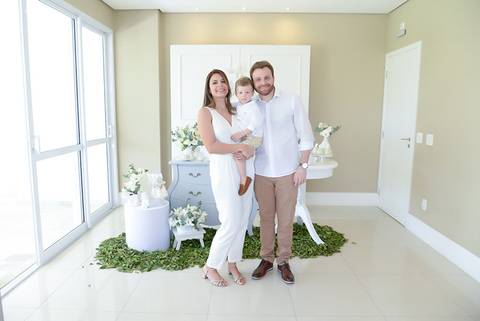 Fotografa batizado, cha de bebe, aniversario, tatuape. batizado catolico, recepcao de batizado, mesa decoracao batizado, foto aniversariante, fotos com os pais na mesa decoracao, decoracao sofisticada batizado'