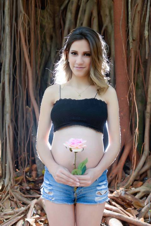 fotos ensaio gestante no parque, ensaio gestante externo, parque piqueri, tatuape. Fotos Gestante iluminaçao de cinema. ideia de roupa para ensaio gestante'