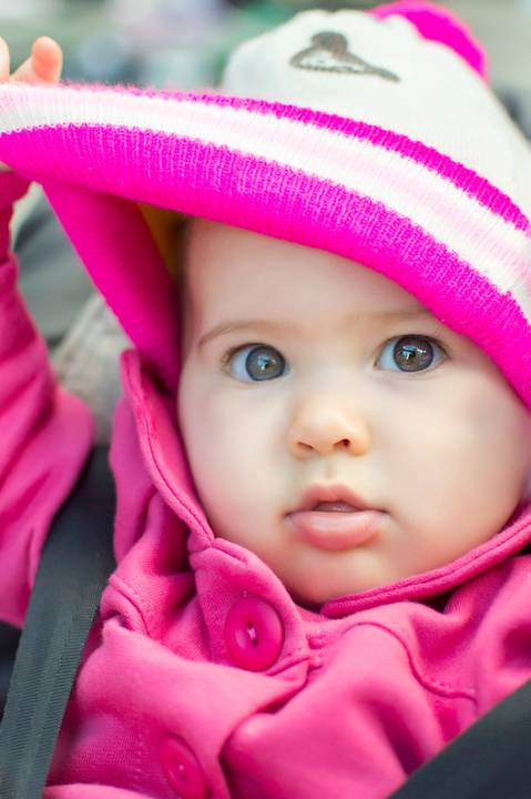 bebe de olhos claros com touca e blusa pink, ensaio infantil, lifestyle, 6 meses, acompanhamento bebe, newborn, fotografa tatuape, ensaio menina'